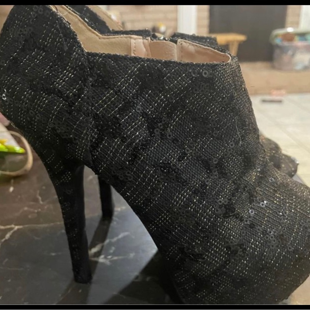 Paper Fox heels size 7